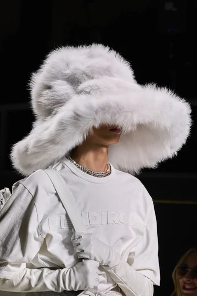 Look 123